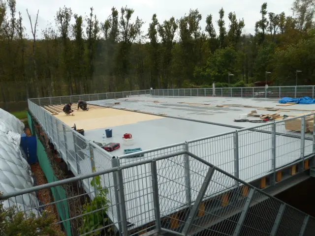 Montáž hydroizolační fólie Protan G na terase tenisového areálu HAMR-Braník.